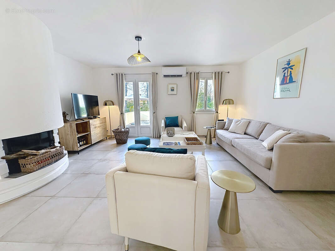 Maison à BAGNOLS-EN-FORET