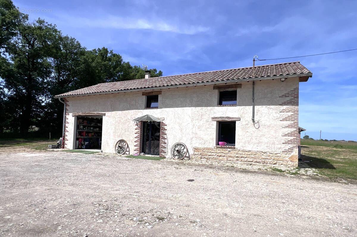 Maison à SAINT-ETIENNE-SUR-REYSSOUZE