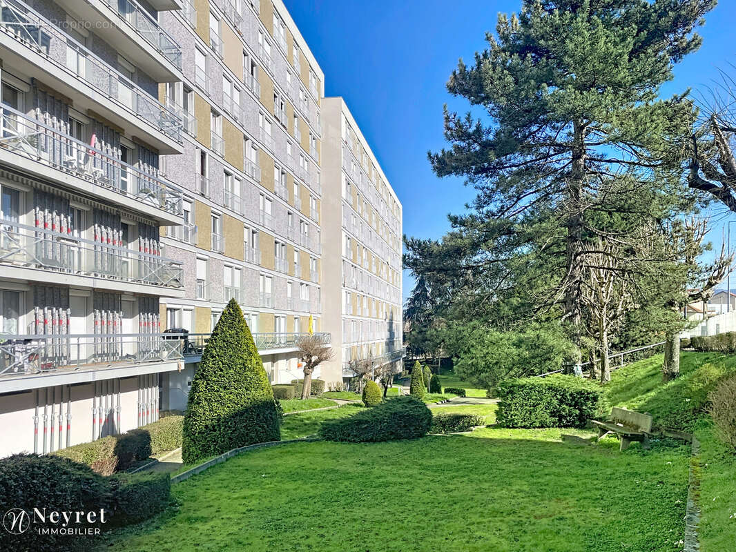 Appartement à SAINT-ETIENNE