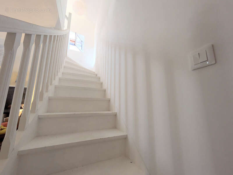 Maison de ville a cottance - 160 m² - salon et sejour - 4 chambres - exterieur - puits - photo 4
