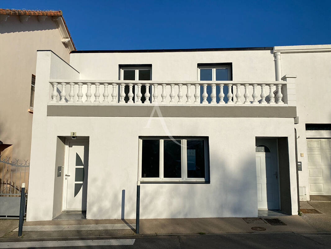 Maison à SAINT-ETIENNE-DE-MER-MORTE