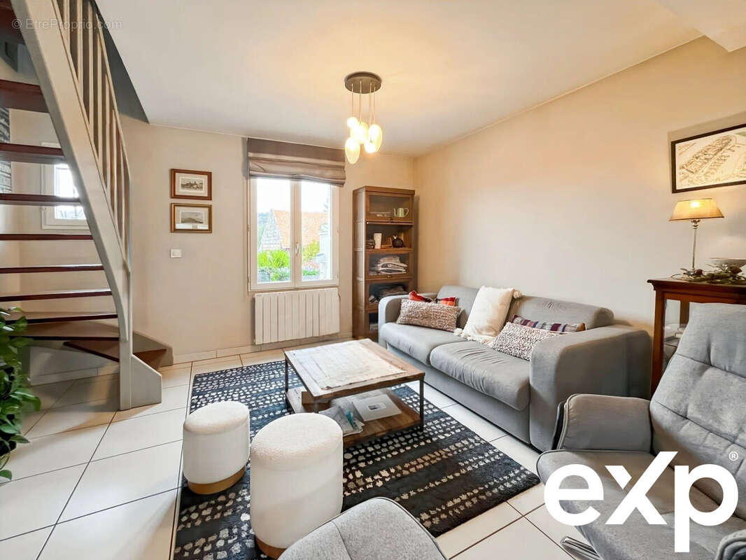 Maison à BELLENGREVILLE