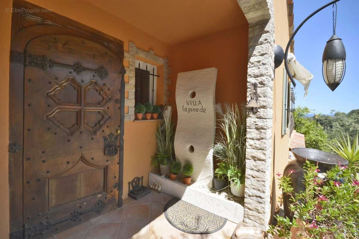 Maison 300 m² à Biot  - photo 16