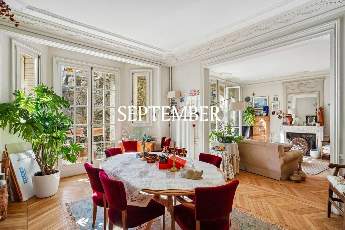 Appartement à PARIS-7E
