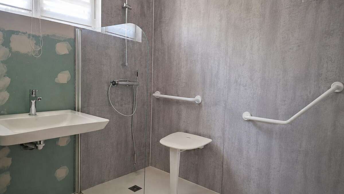 Maison 114 m² à Carhaix-Plouguer  - photo 6