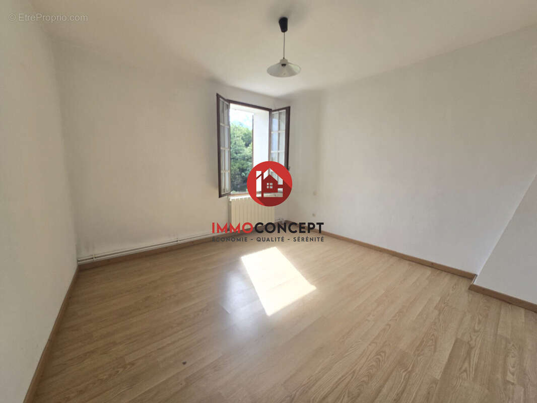 Maison à SAINT-MARCEL-DE-CAREIRET