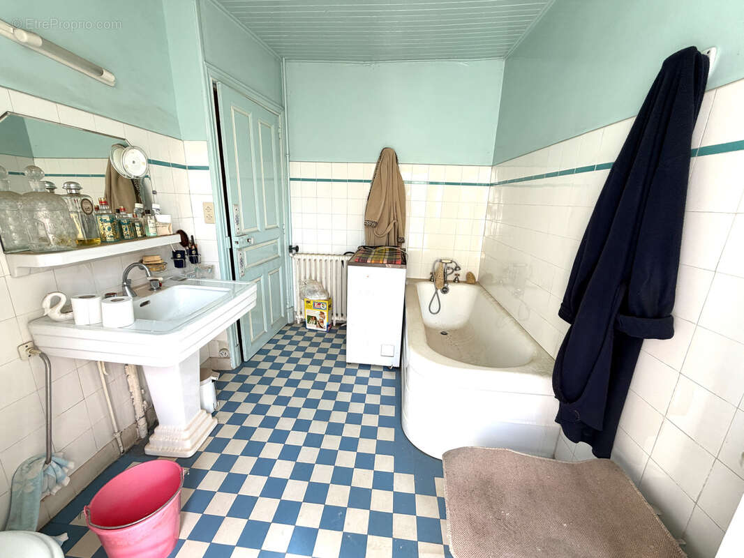 Marcenat centre  Jolie maison de 118 m2 avec 15 427 m2 de terrains au cœur du Cézallier - photo 9
