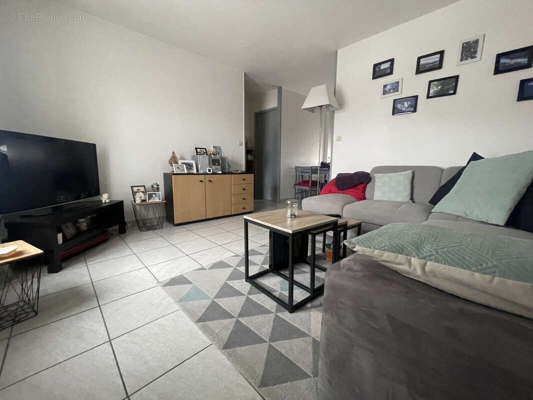 Appartement à SAINT-ROMAIN-LA-MOTTE
