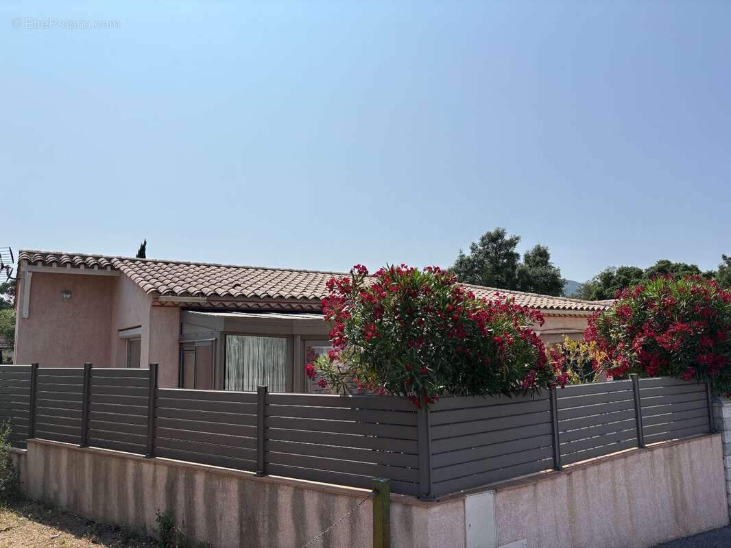 Maison à ROQUEBRUNE-SUR-ARGENS