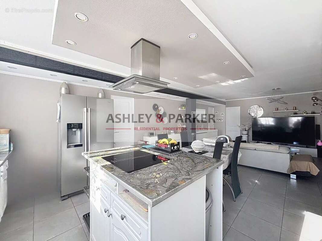 Appartement à SAINT-LAURENT-DU-VAR