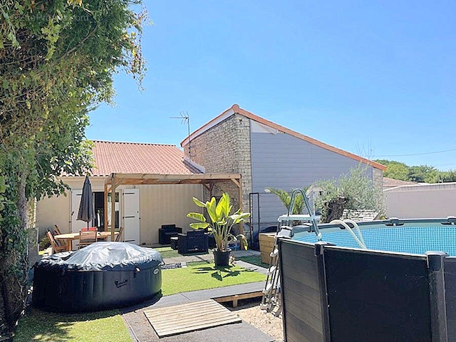 Maison à SAINT-JEAN-DE-LIVERSAY