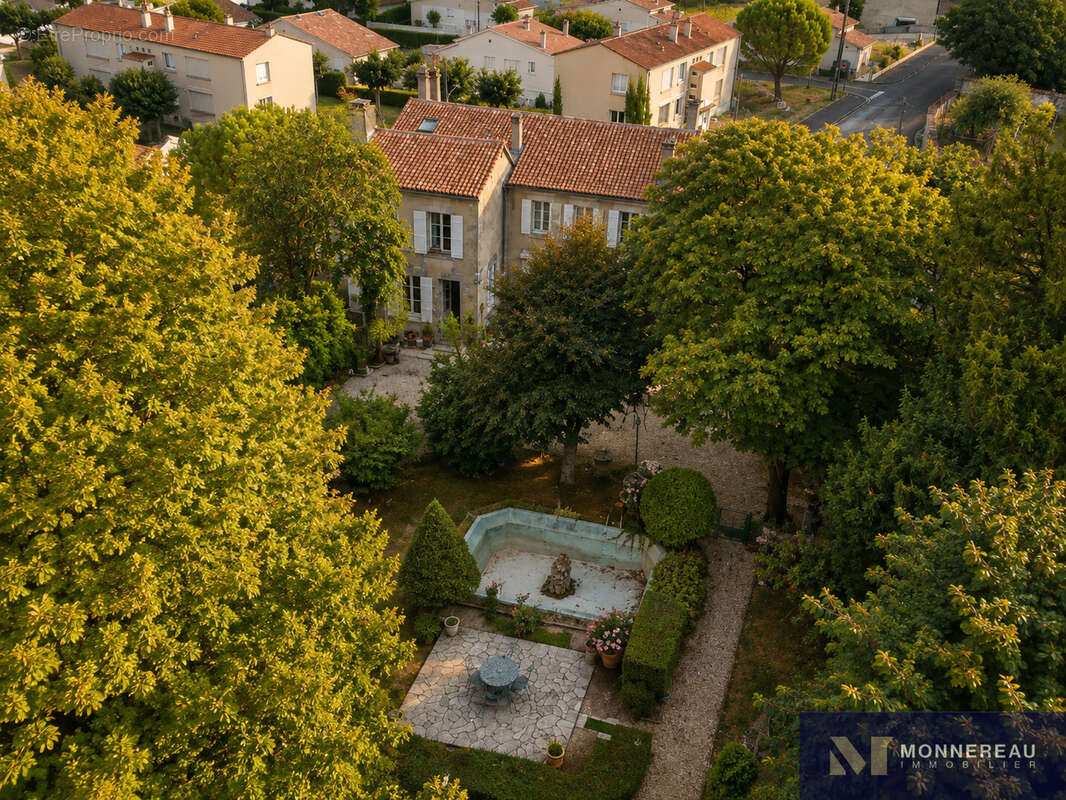 Maison bourgeoise avec parc et piscine en coeur de ville - photo 32