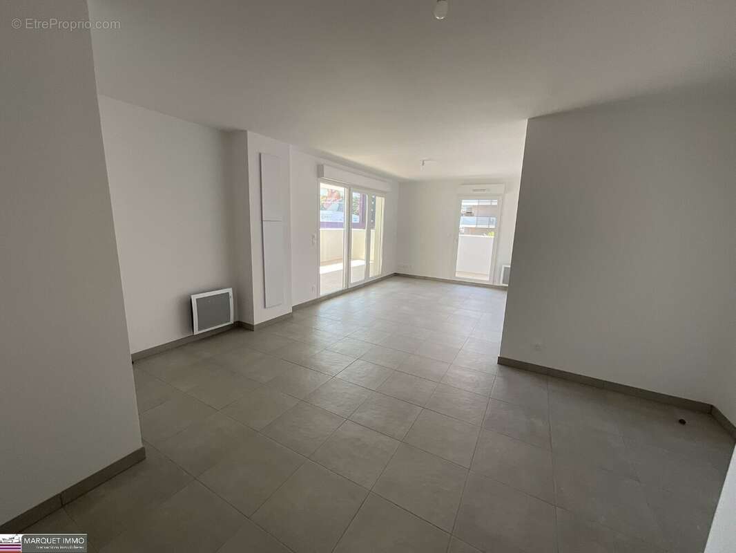 APT T3 offrant 67 m² avec terrasse 19 m² et parking au 3° étage avec ascenseur... - photo 3