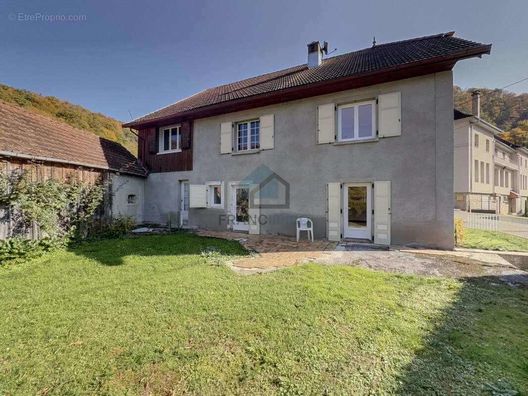 Maison à VAUFREY