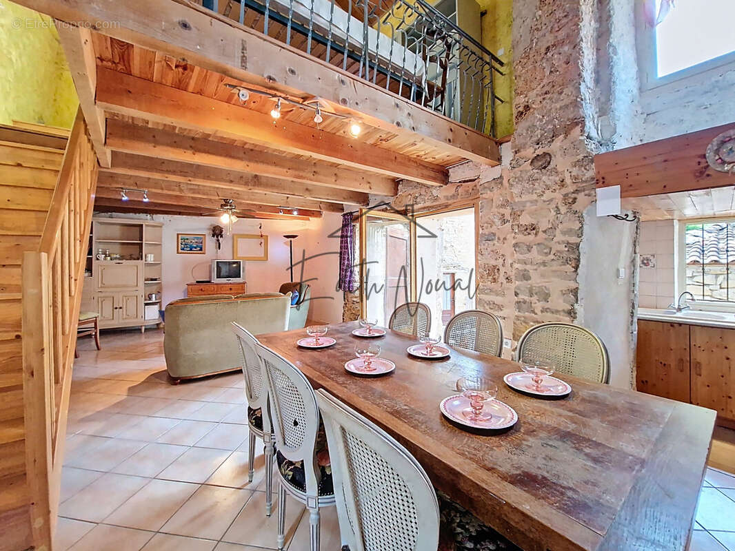 Maison à SAINT-GEORGES-DE-LUZENCON