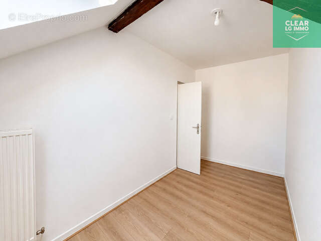 Appartement F3 rénové dernier étage - photo 2