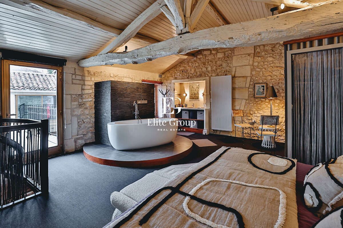 Maison à CHATEAUNEUF-SUR-CHARENTE