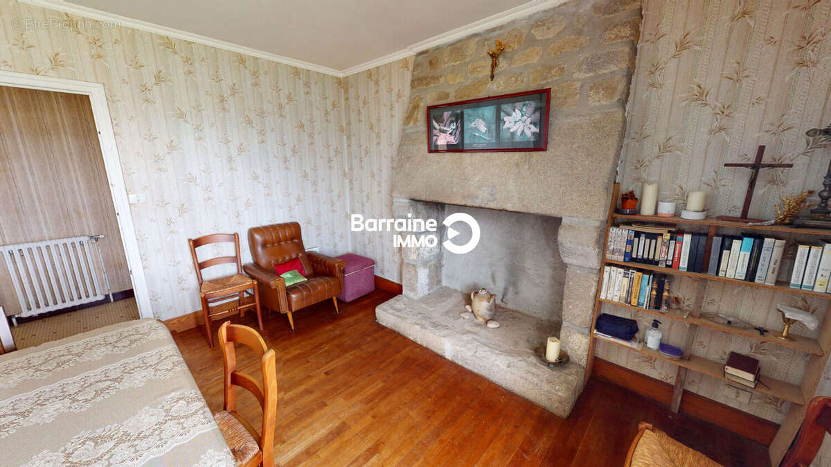 Maison à PLOUGOULM
