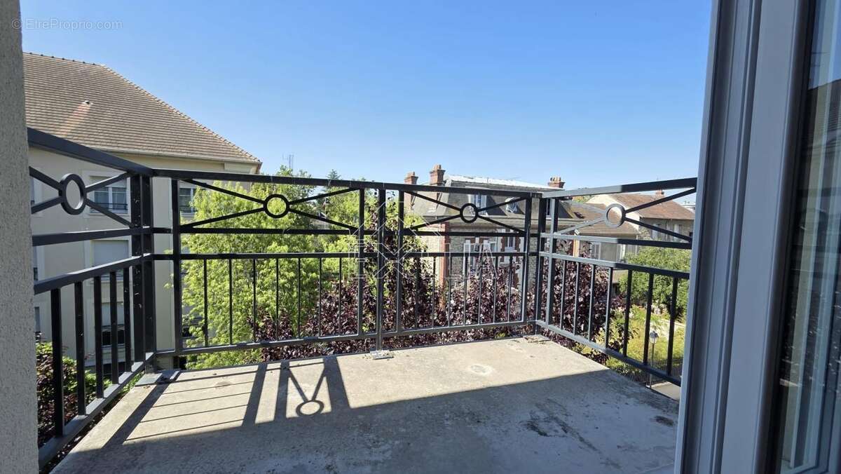 EXCLUSIVITE !! Appartement 3 pièces 60 m² avec balcon, deux parkings et ascenseur, centre ville!!! - photo 4