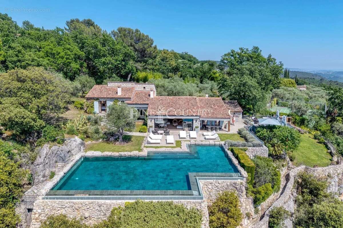 Maison à SAINT-CEZAIRE-SUR-SIAGNE