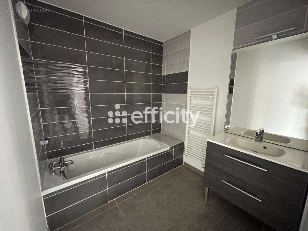 Appartement à SAINT-LAURENT-DE-MURE