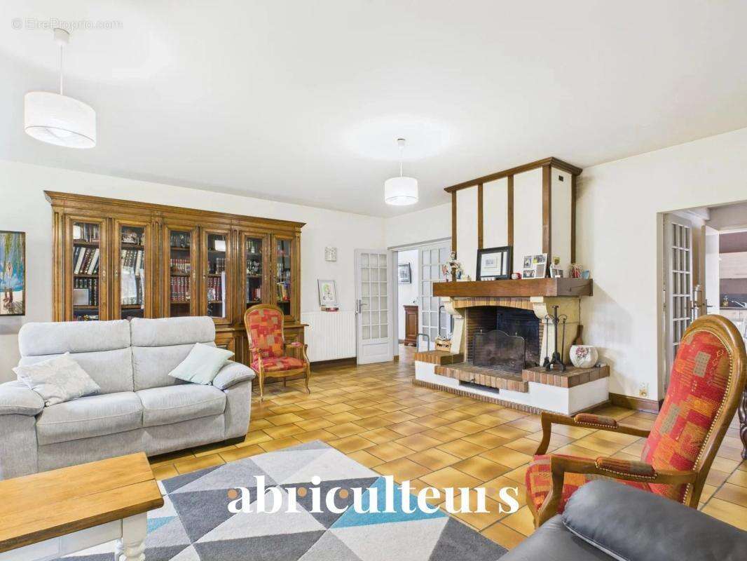 Maison avec parc arboré - 260 m² - en vente au MANS SUD (72230) - photo 8