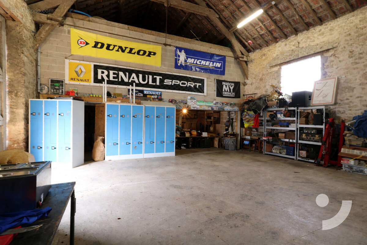 Commerce à CUCHERY