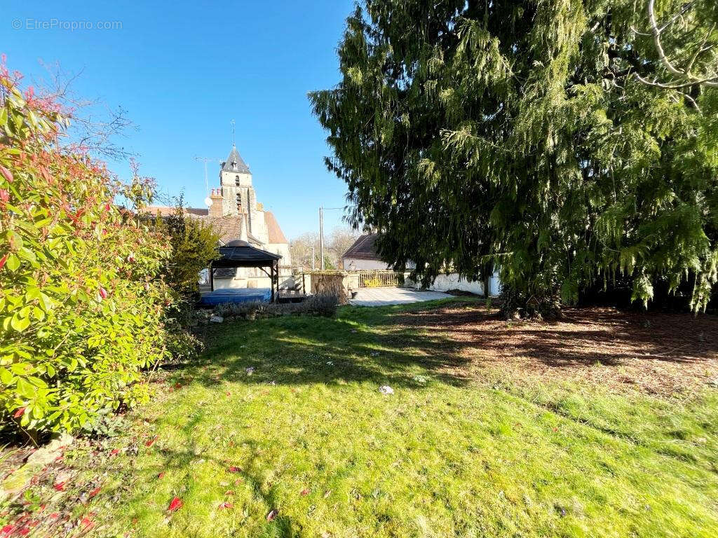 Découvrez le prieuré de Campiniacus et son jardin de 825m2 dans un beau village du Nord de l'Yonne - photo 3