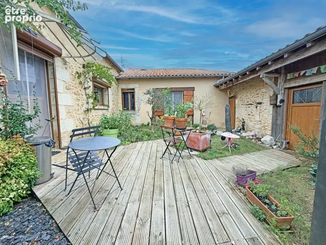 Maison à SAINT-MICHEL-DE-VILLADEIX