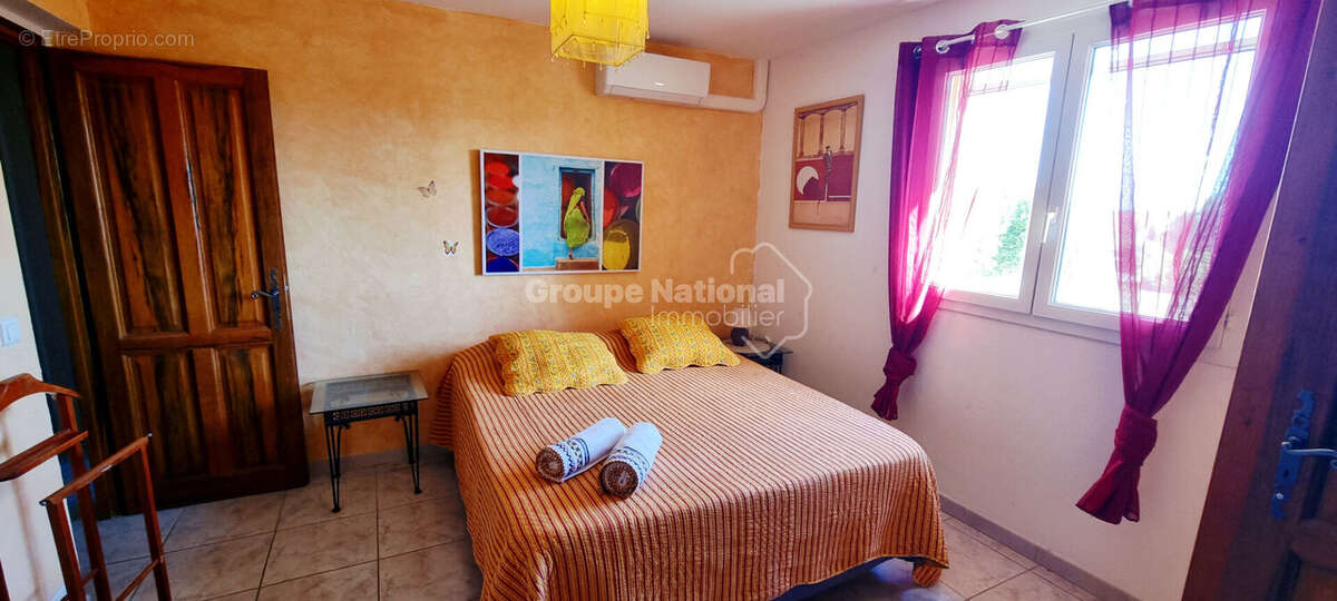 Villa de 238m² avec vue et  2 logements indépendants - photo 6
