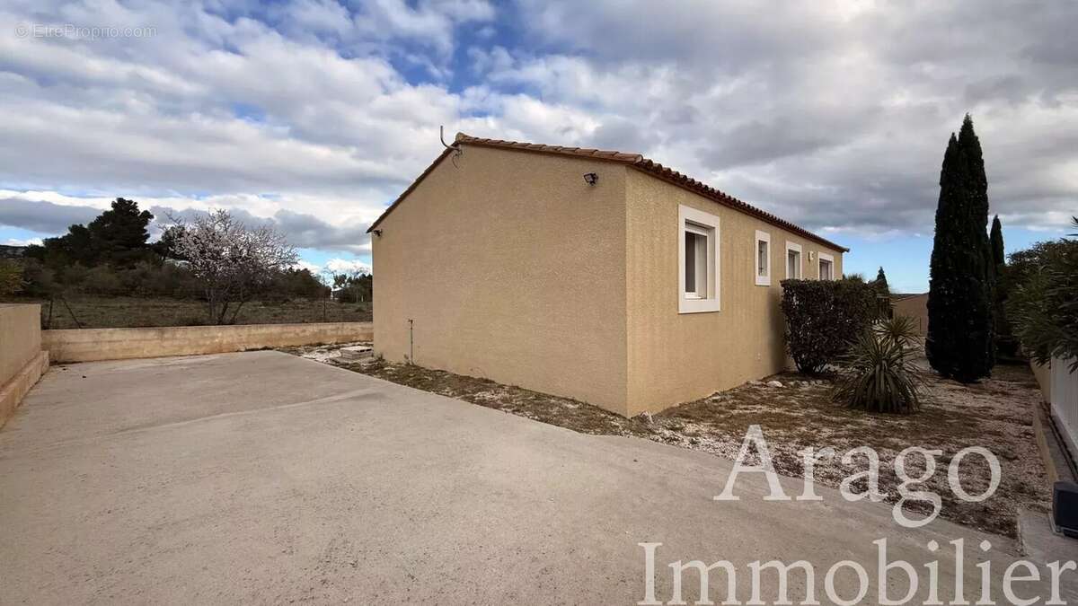 Maison à OPOUL-PERILLOS