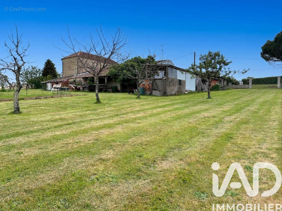 Maison 230 m² à Saint-Laurent-Du-Bois  - photo 5