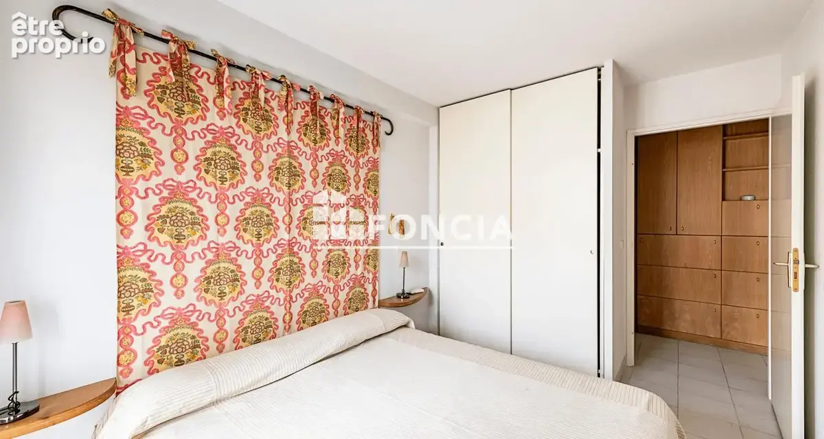 Menton centre ville, appartement de trois pieces entierement meublee sur mesure, vendu avec 2 garages - photo 10
