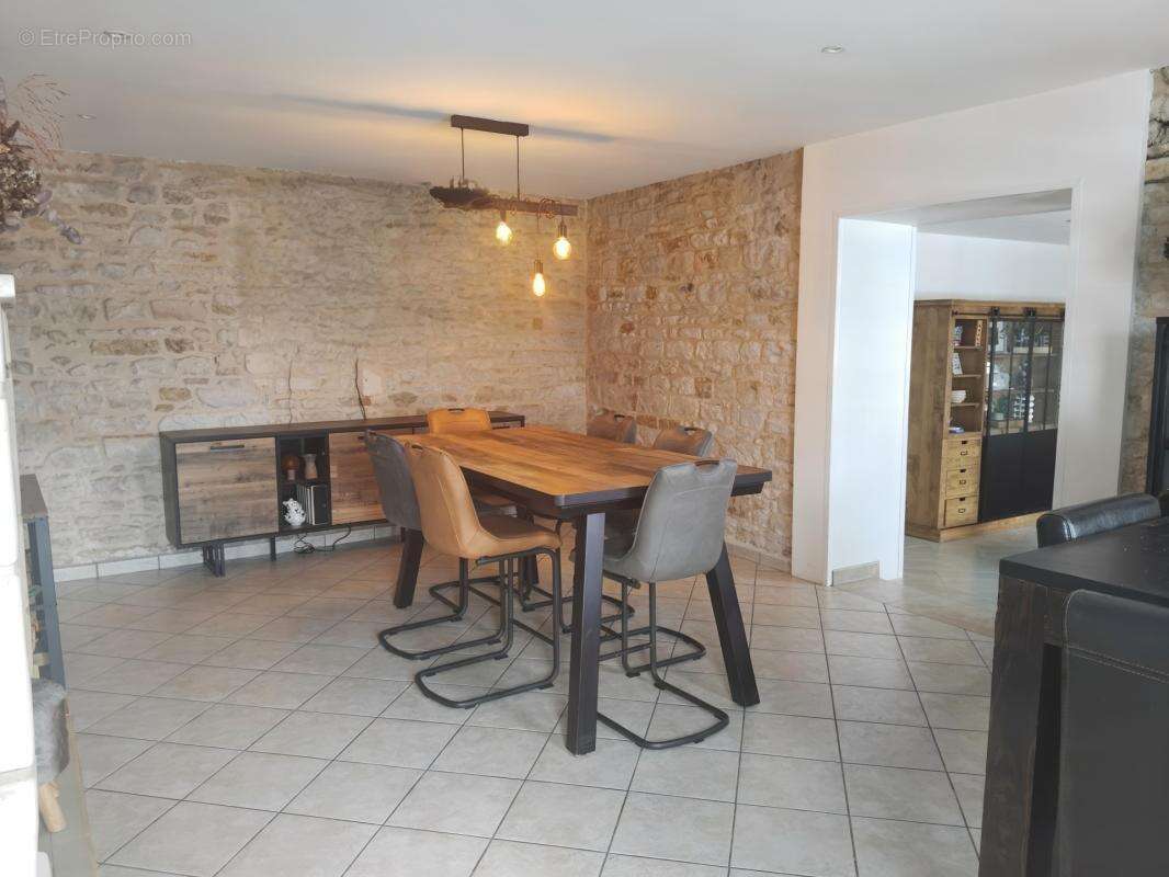 EXCLUSIVITE Magnifique Longère en pierre de 222 m² - avec dépendances - VAL D'ARRY (14210) - photo 8
