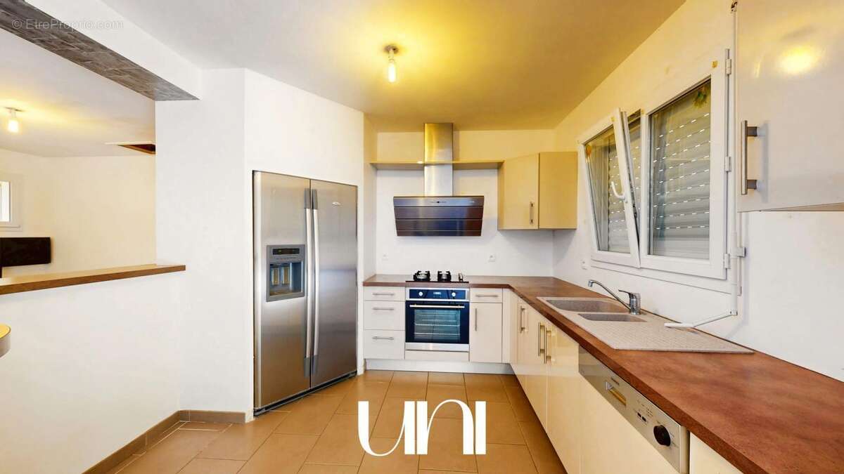 Maison à SAINT-CYR-DU-RONCERAY