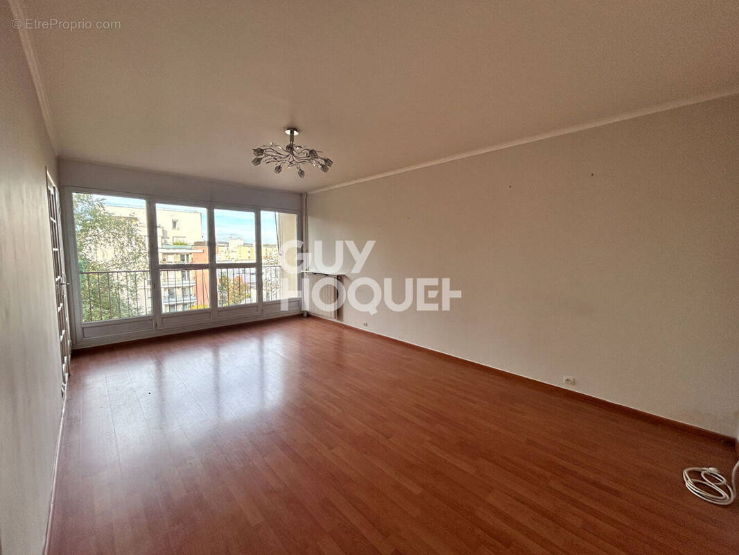 Appartement à FRESNES