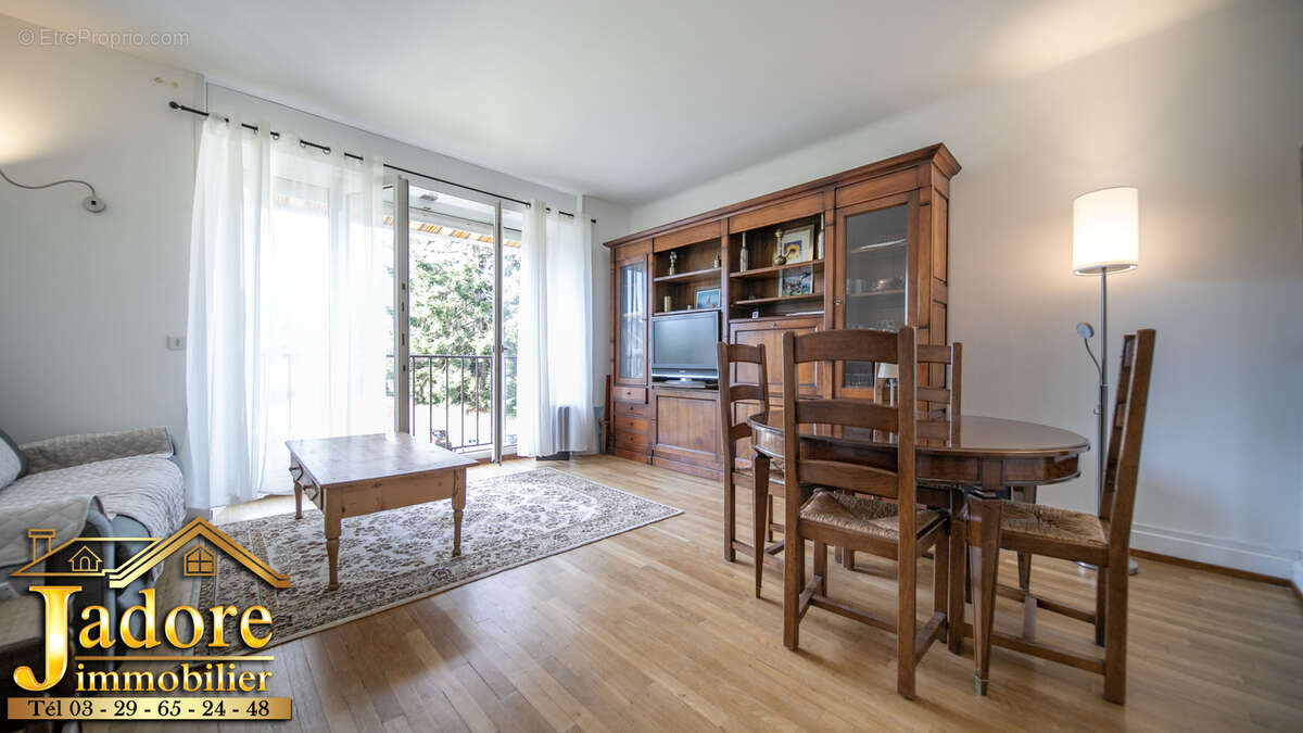 Appartement à COINCHES