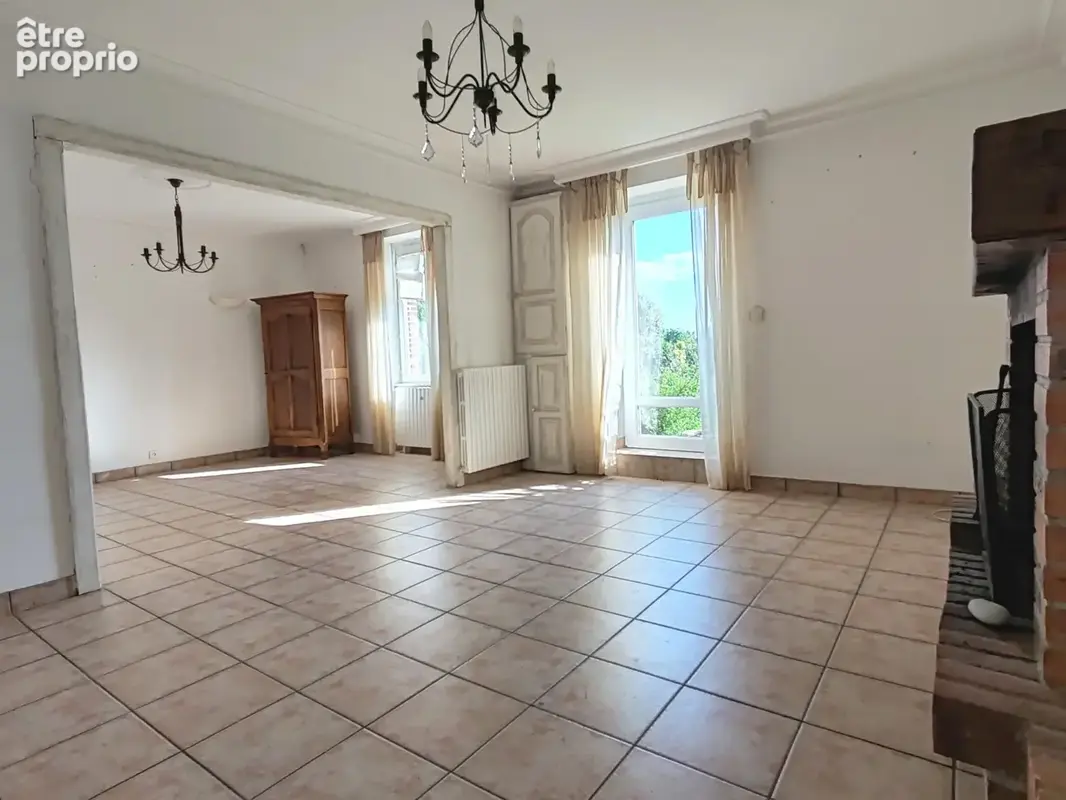 Corps de ferme 220 m2 et dépendances - photo 4