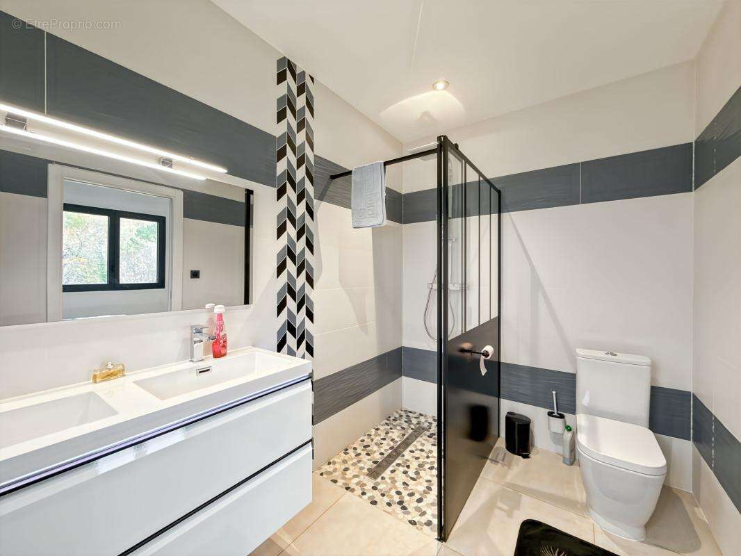 Maison à CHATEAU-L&#039;EVEQUE