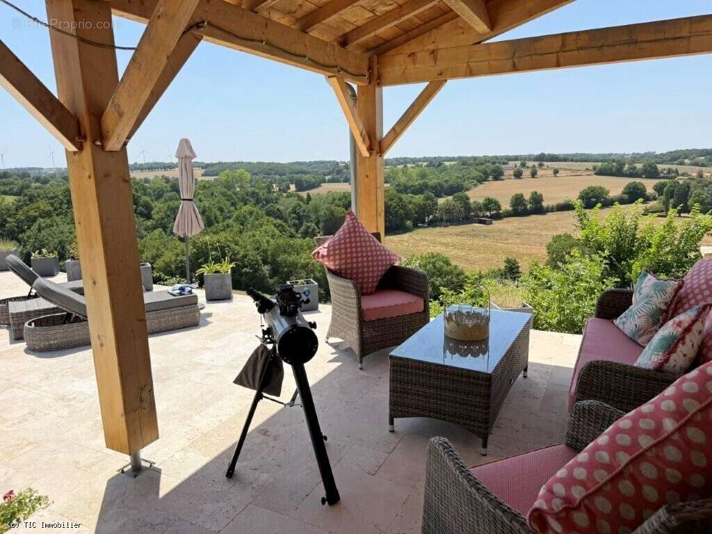Maison à CHARROUX