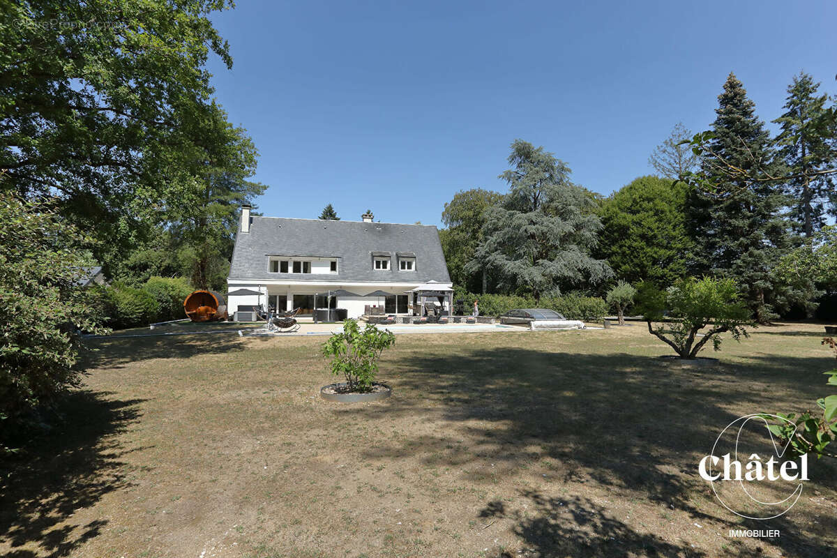 Propriété avec piscine -Une adresse rare à Gouvieux - Centre-ville - photo 16
