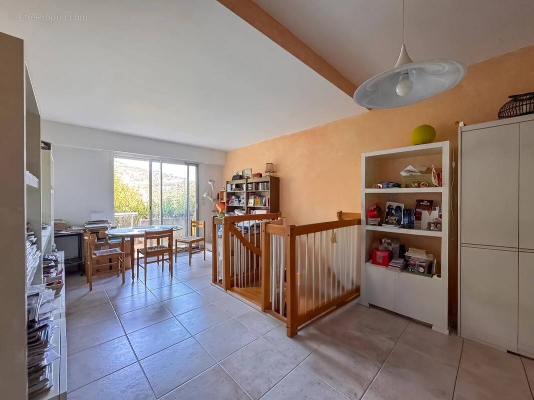 Appartement à EZE