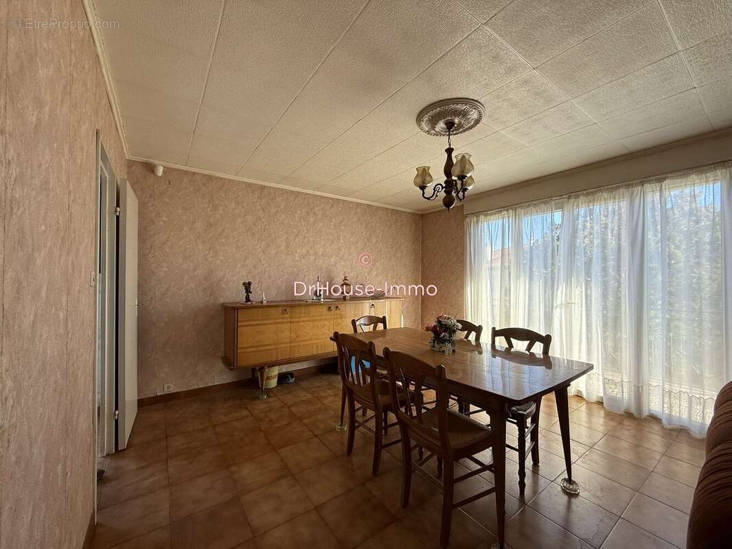 Maison à SAINT-VICTORET