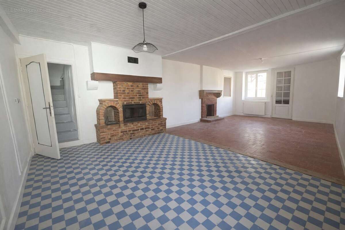 Maison à JOUET-SUR-L'AUBOIS