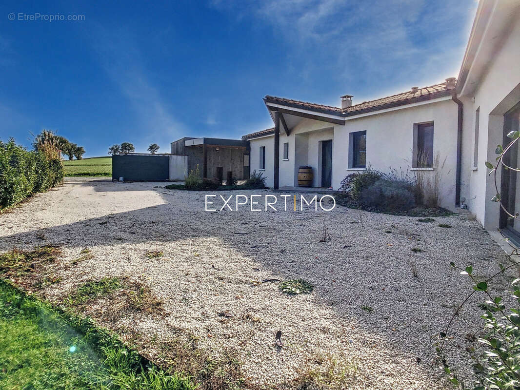 Ayguesvives, villa de 2014, 7 pièces159 m2 env. avec piscine, garage et terrain de 1540m2. - photo 2