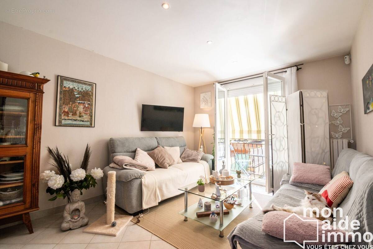 Maison à ONET-LE-CHATEAU