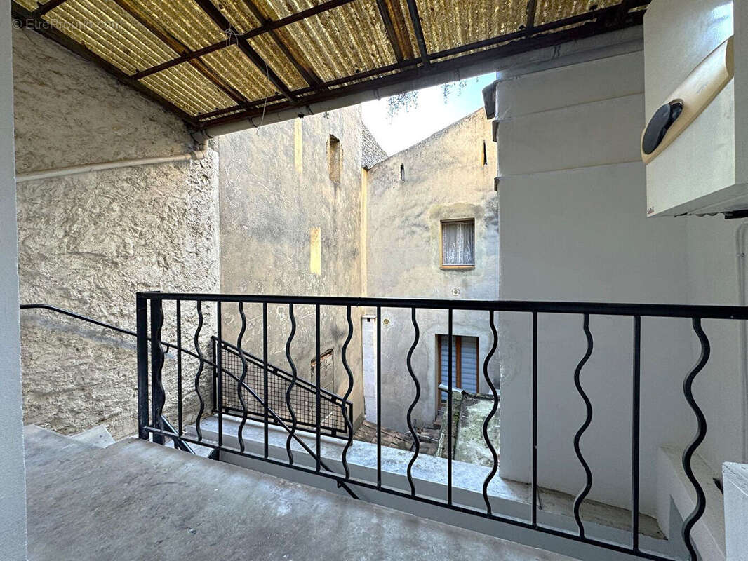 Immeuble Bagnols sur Cèze - 9 pièces - 178 m² - photo 15
