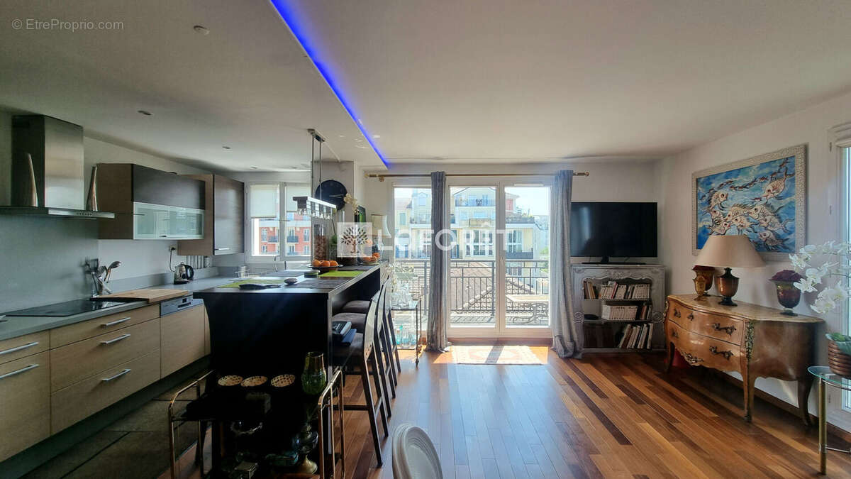 Appartement à VILLENEUVE-LA-GARENNE