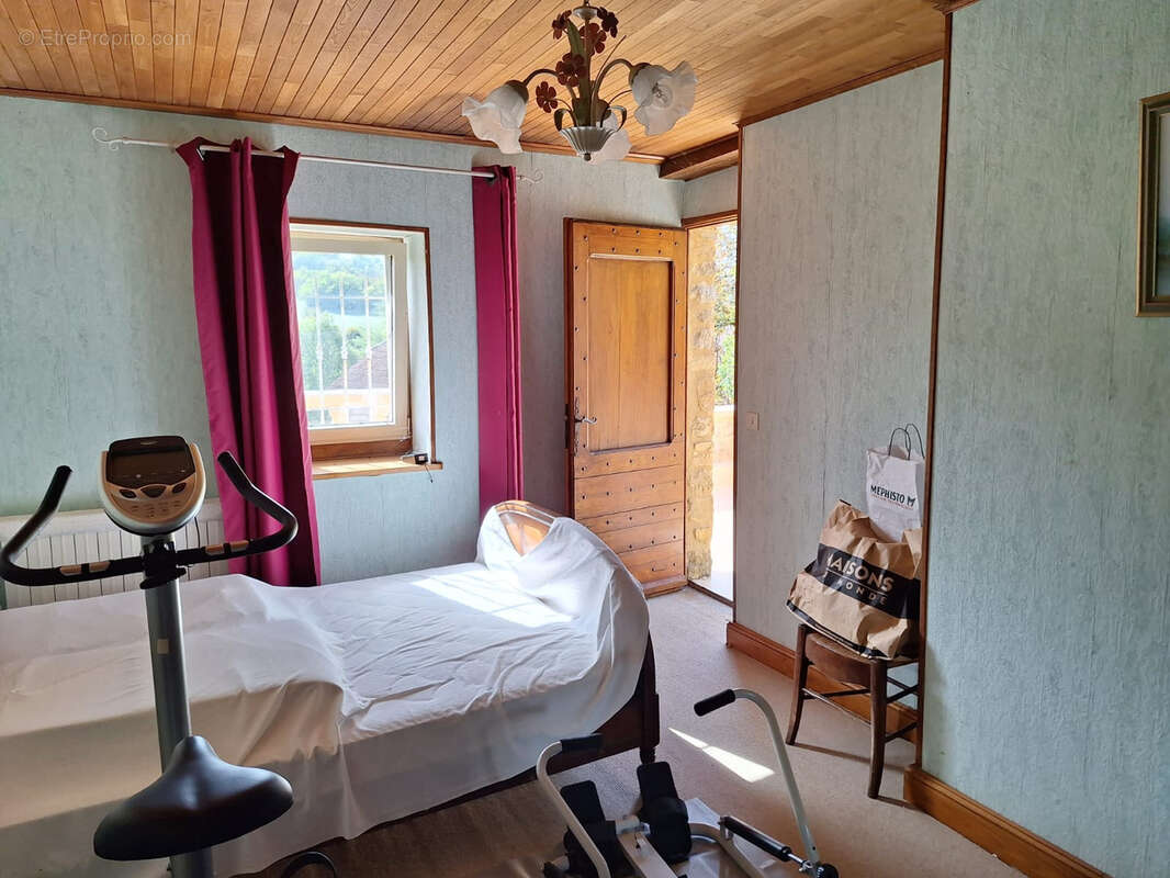 Maison à SAINT-POMPONT