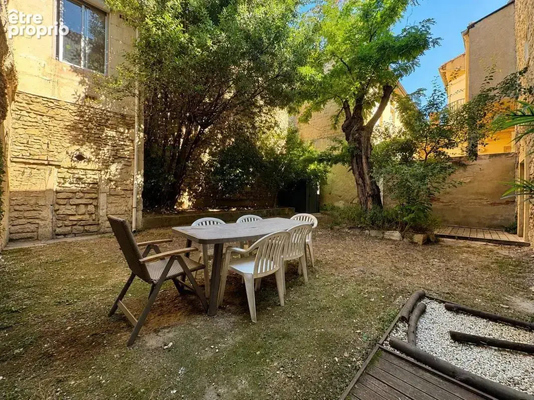Studio rénové et meublé avec cour commune _ Centre ville de Nîmes - photo 6